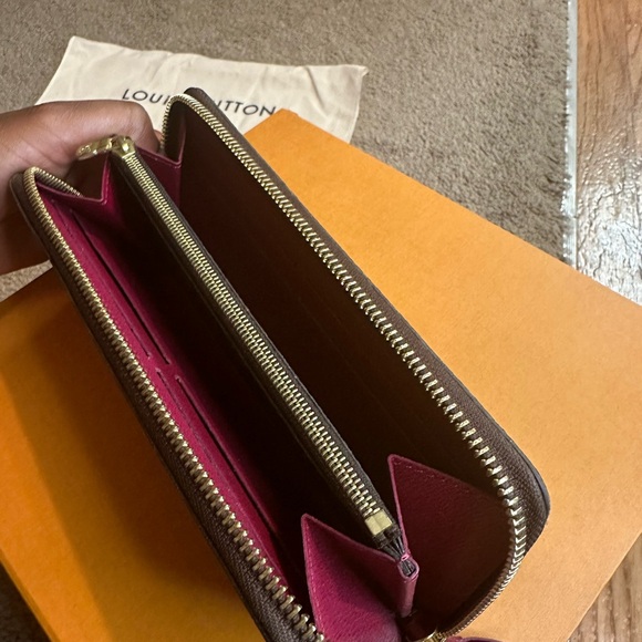 Authentic Louis Vuitton Clemence Wallet - Monogram and fuchsia leather - Picture 3 of 5